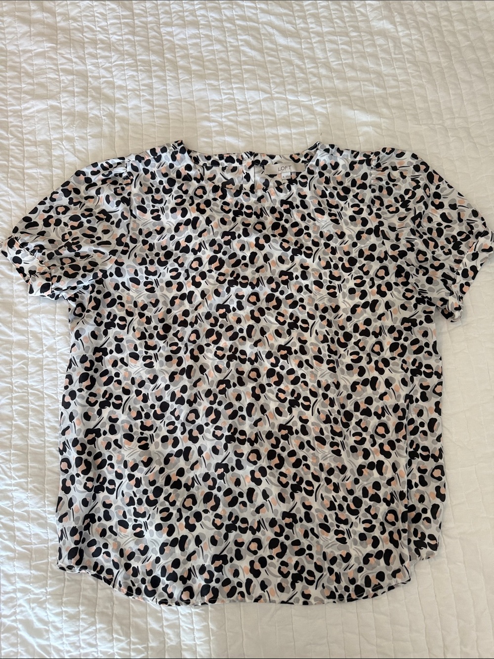 LOFT Short Sleeve Leopard Print Top in White, Black & Peach